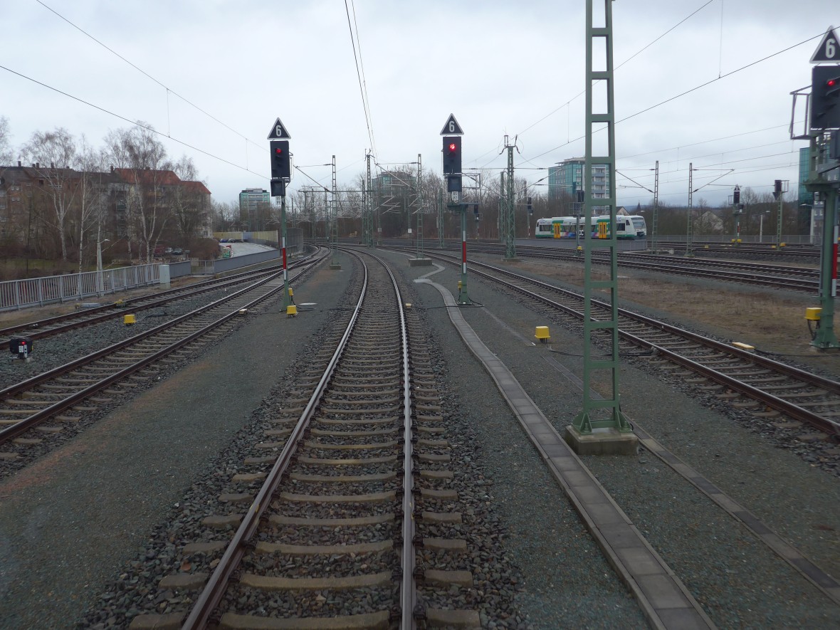 Heute werden Signale im Bahnbetrieb als Lichtsignale wie diese Ampeln übertragen