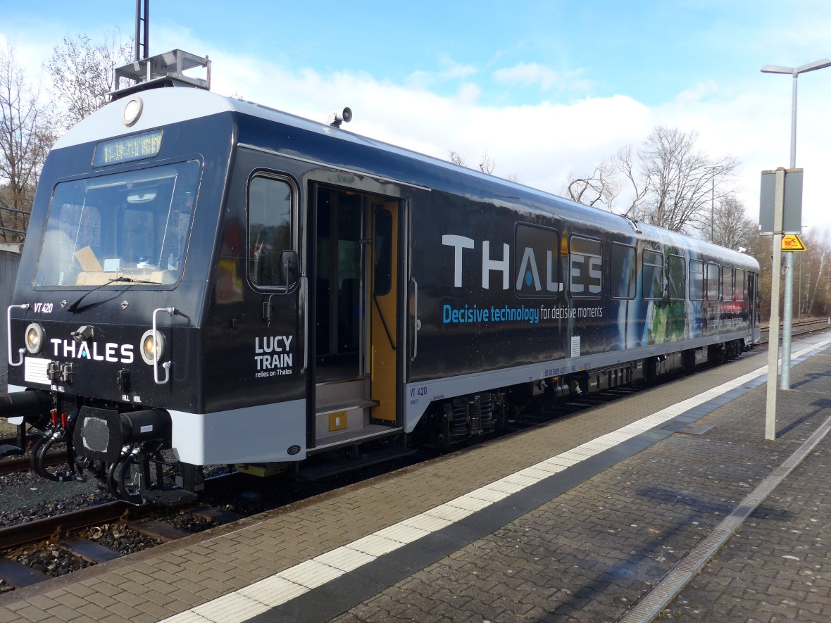 Der Versuchszug auf einer kaum befahrenen Strecke