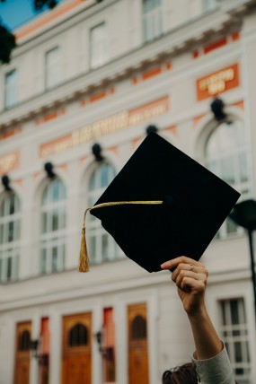 International students who have received a diploma of higher education (RUT MIIT / Unsplash)